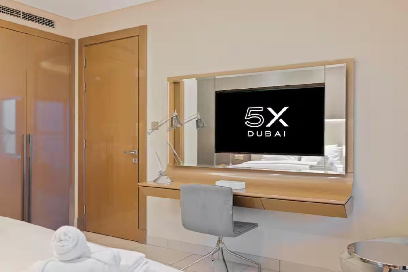 Fivex Paramount 1br Sky *