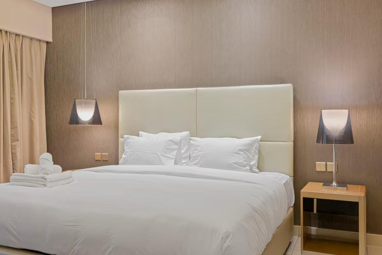 Fivex Paramount 1br Sky