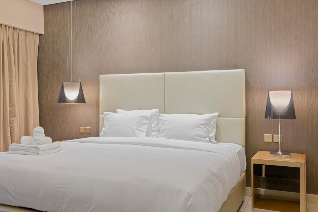 Fivex Paramount 1br Sky