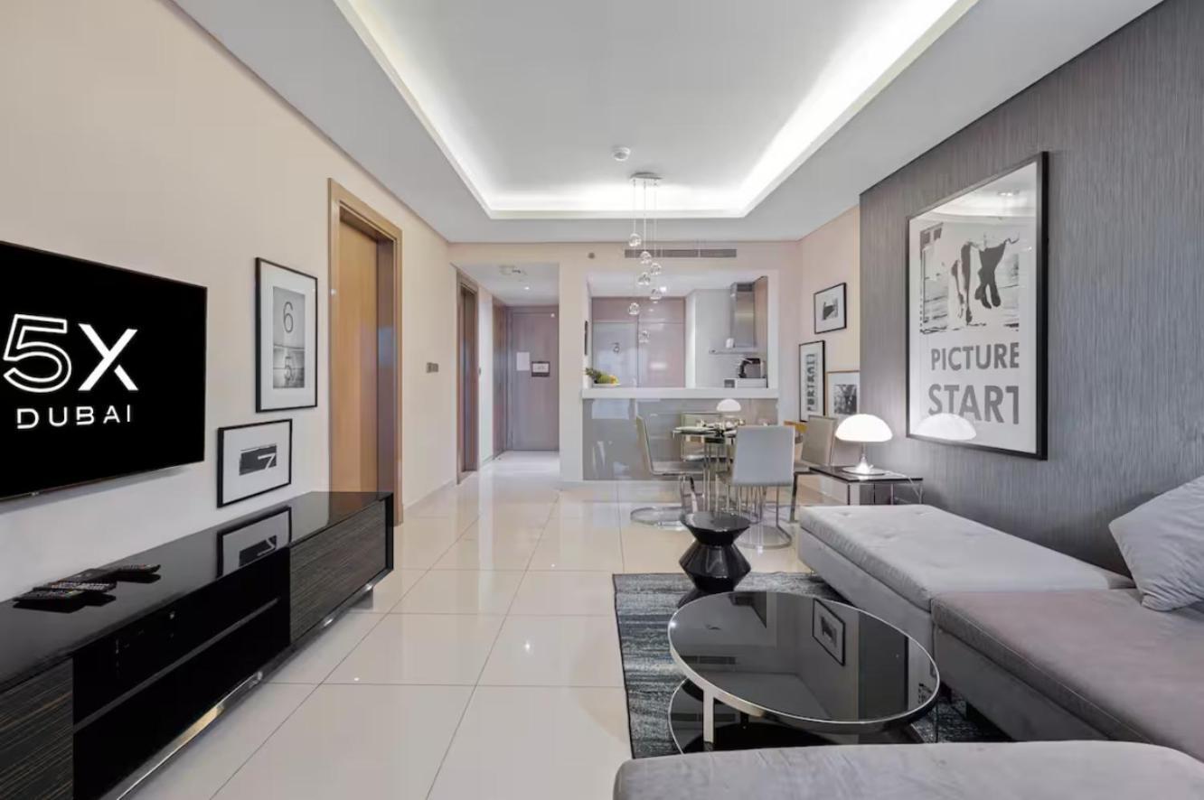 Fivex Paramount 1br Sky *
