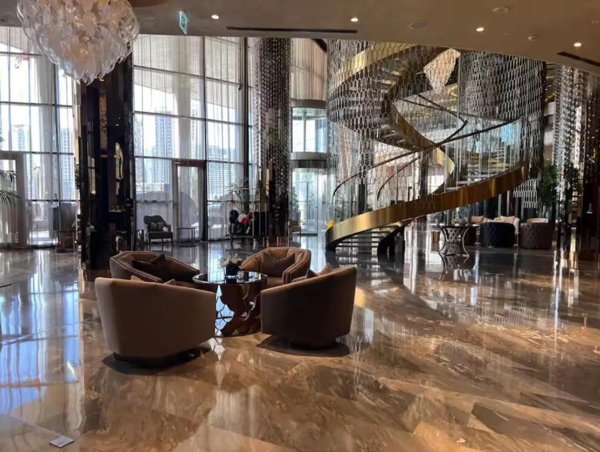 Fivex Paramount 1br Sky *