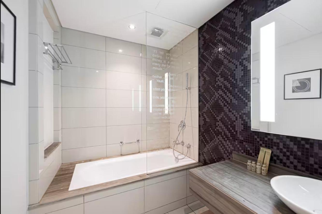 Fivex Paramount 1br Sky